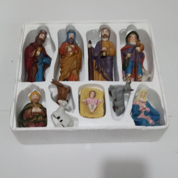 "Sale" 11 Piece Nativity Set. - Picture 3 of 4